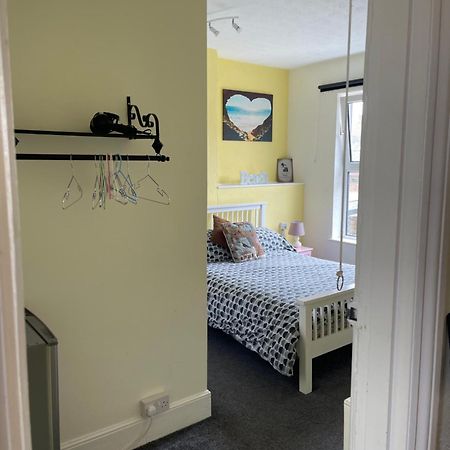 Henrys On The Prom Bed & Breakfast Great Yarmouth Exterior photo