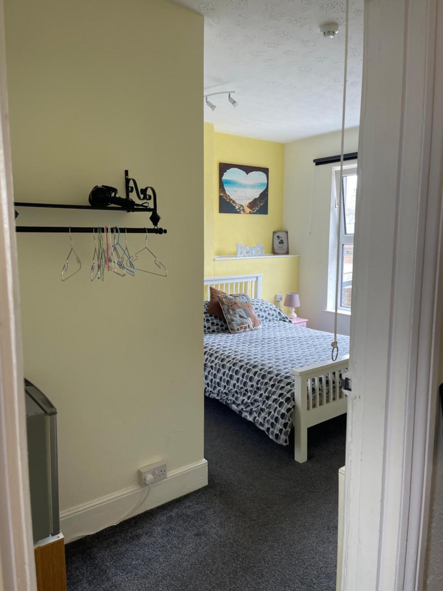 Henrys On The Prom Bed & Breakfast Great Yarmouth Exterior photo